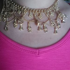 Faux gold chocker